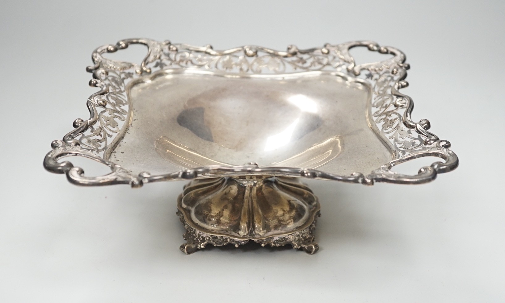 An Edwardian silver square pedestal bowl with pierced border, Albert Henry Thompson Sheffield, 1904, 21cm